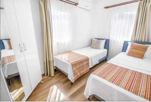 Postel nebo postele na pokoji v ubytování Dibek Homes Villa & Hotel
