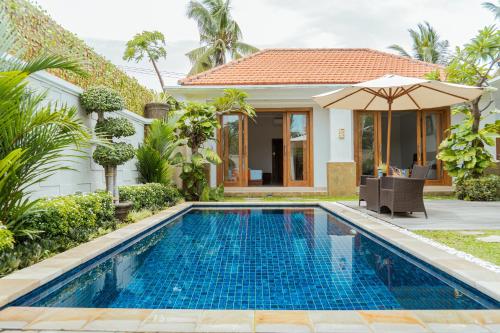 Kolam renang di atau dekat dengan Villa Nugraha Lovina Private Pool