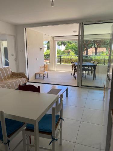 a living room with a couch and a table at Appartement neuf 4pers. 250 mètres de la plage in Argelès-sur-Mer