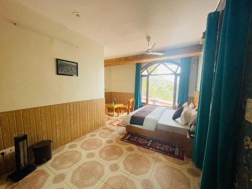Postel nebo postele na pokoji v ubytování Calm Cottage KASAULI HILLS Barog