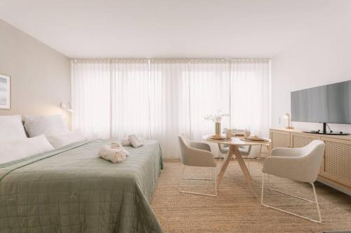 5 Min Central 1 Room Apartment - Operaにあるテレビまたはエンターテインメントセンター