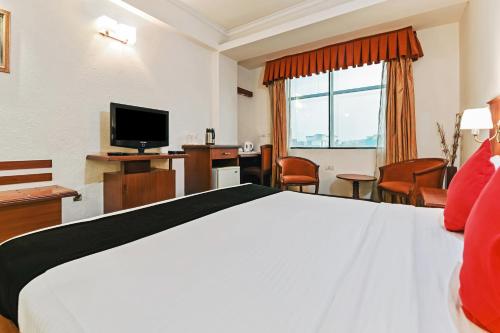Łóżko lub łóżka w pokoju w obiekcie Hotel Royal Empire