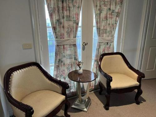 two chairs and a table in front of a window at Pleasant Private Room in Taylors Lake Near Melbourne Airport in Taylors Lakes