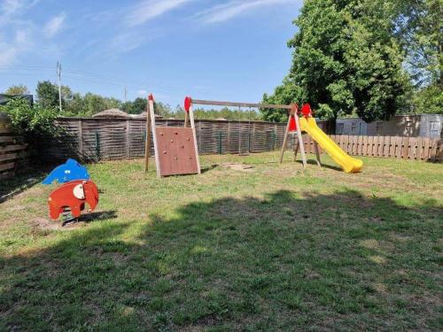 Zona de juegos infantil en grand mobil home domaine La Lande