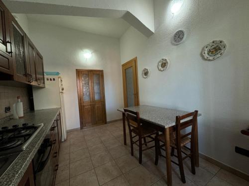 Una cocina o zona de cocina en PM 12 Via Umberto Primo Guest House