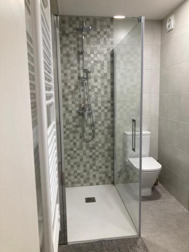 a bathroom with a glass shower with a toilet at Apartament La Perla in Gironella