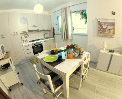 Virtuvė arba virtuvėlė apgyvendinimo įstaigoje Appartamento in villa