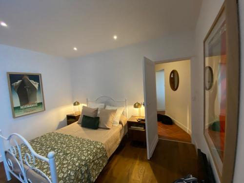 a bedroom with a bed and a mirror at Le Prieuré de Saint Pierre in Saint-Pey-de-Castets