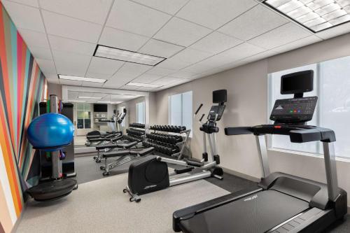 a gym with several treadmills and exercise equipment at Hilton Garden Inn Atlanta East/Stonecrest in Lithonia