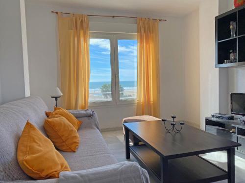 Santa Barbara B Beach front with terrace, sea view in and garage in Conil