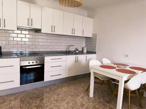 Η κουζίνα ή μικρή κουζίνα στο Jardín Del Sol Home