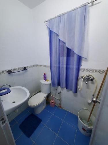 a bathroom with a sink and a toilet and a shower at Studio Skanes in Monastir