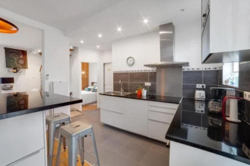 Gallery image of JO 2024 Jolie Maison avec Jardin Proche Paris in La Garenne-Colombes