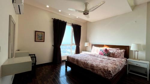 a bedroom with a bed and a large window at Luxury 1-Bed Apt Ideal for Couples in Islamabad