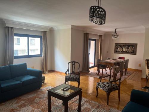 Zona de estar de Maadi Serenity:3BR Inviting Home