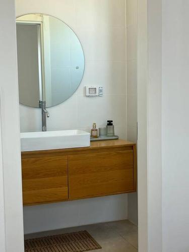 a bathroom with a sink and a mirror at בין הים לכרמל in Tirat Karmel