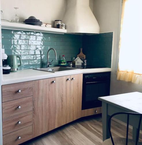 Sofia’s Cozy Traditional Studio Downtown