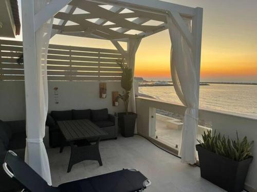 Nathalie's Beachfront Apartment