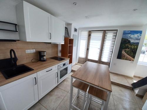 Photo de la galerie de l'établissement Maison de village neuve en Provence, à Les Omergues