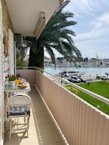 Dinka Old Town Apartment with sea view
