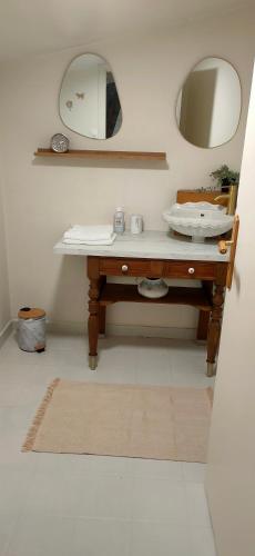 a bathroom with a sink and a mirror at "Les Chacobins" - appart'étape avec Garage Vélos in La Réole