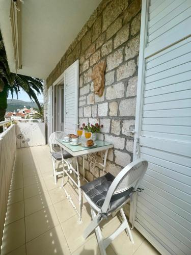 Dinka Old Town Apartment with sea view