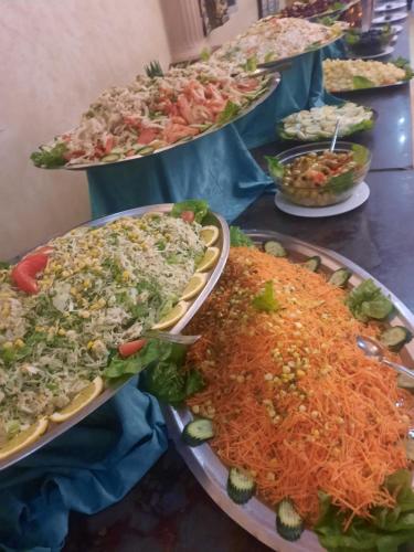 ラグジュアリーテントの敷地内または近くでの食事または食べ物