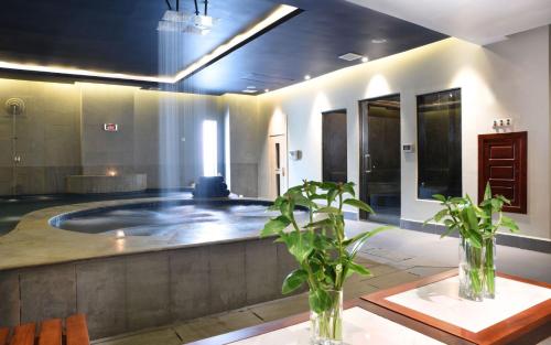 Ένα μπάνιο στο The Royal Family Suites by Memoire Palace Resort & Spa