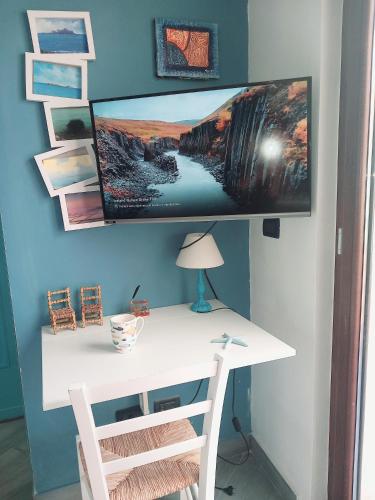 TV o dispositivi per l'intrattenimento presso Villa Mondello Jacuzzi Room e Terraces Room