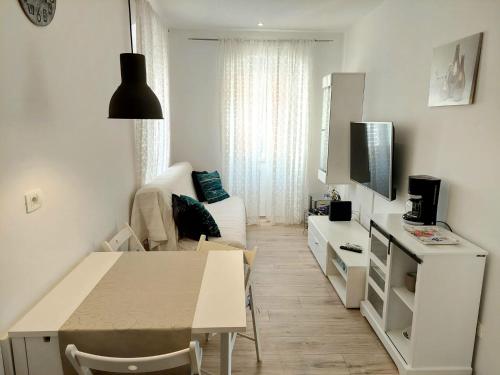 Central position apartment Theater