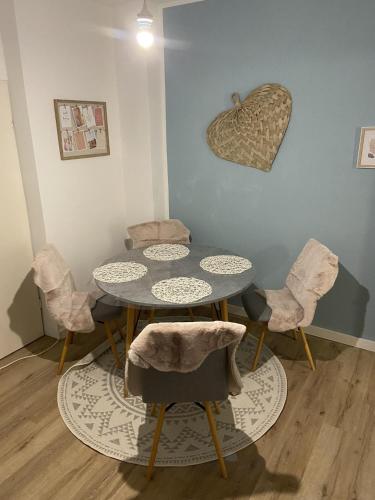 a dining room with a table and chairs at stylisches Doppelzimmer in Kleve in Kleve
