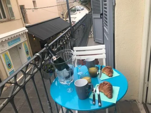 CHeZ FANNY - Ravissant 2 pièces avec balcon photo 1