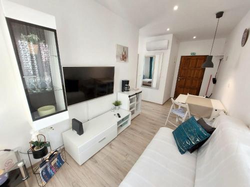 Central position apartment Theater