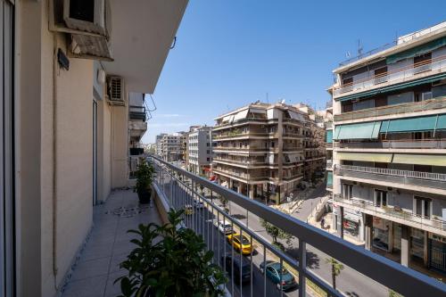 Lovely and Modern 3bd apartment close to Ampelokipoi metro