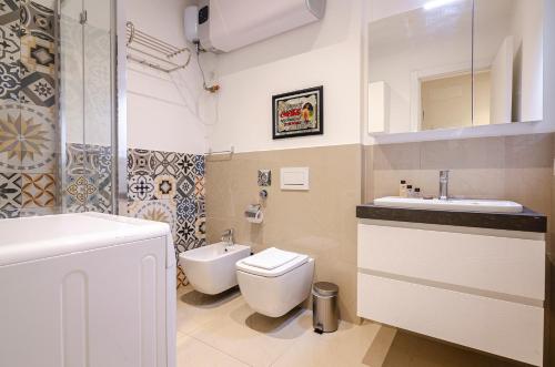 UGO BASSI LUX apartment photo 20