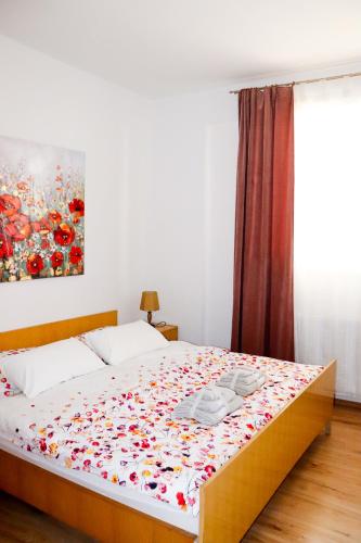 Apartment with terrace, garden and free parking