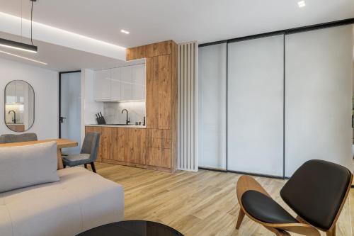 Central Sunny Loft with Plunge Pool