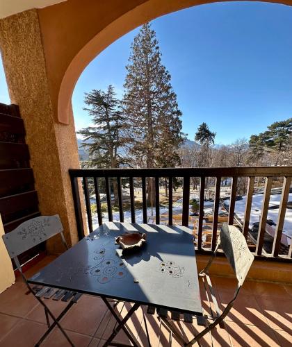 Photo de la galerie de l'établissement Studio terrasse sud vue montagne, à Briançon