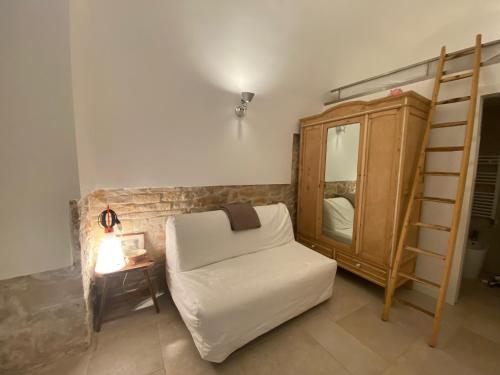 Postel nebo postele na pokoji v ubytování Old Town Moschetti 20