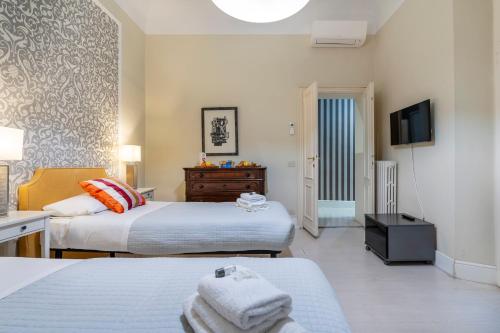 Historic Apartment Borgo Ognissanti, 8 Florence