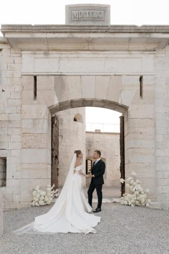 a bride and groom standing in an archway at Relais Forte Benedek Wine & SPA - Adults Only in Pastrengo