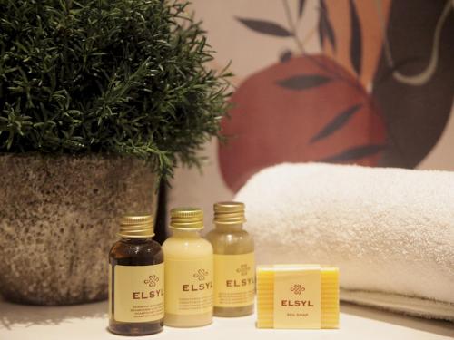 Φωτογραφία από το άλμπουμ του Apartment 6 Old Conservative Club in Historic Town - Pass the Keys σε Κερνάρφον