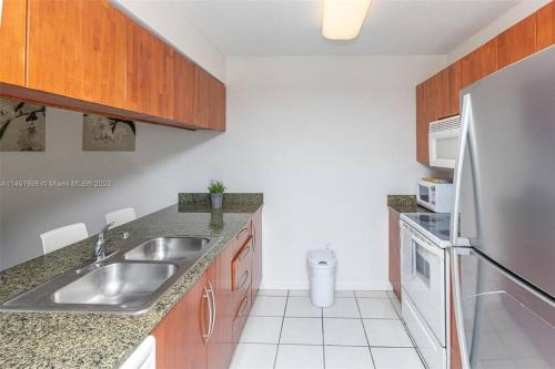 Entire Condo in Brickell steps from Brickell City Centre photo 15