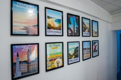 un groupe d'images sur un mur dans l'établissement Hesdin Appart Holidays 5, à Hesdin