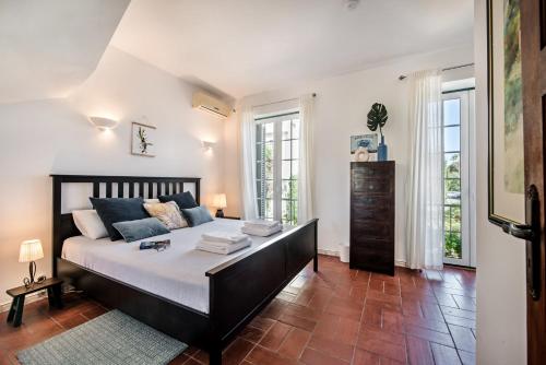 Spacious 3BR Apartment in Vilamoura Old Village with Rooftop BBQ, Pools & Panoramic Views