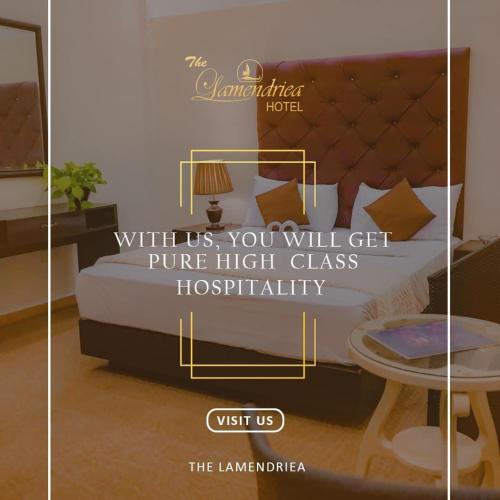 The Lamendriea Hotel في Kalagedihena: ملصق غرفة نوم مع سرير وطاولة