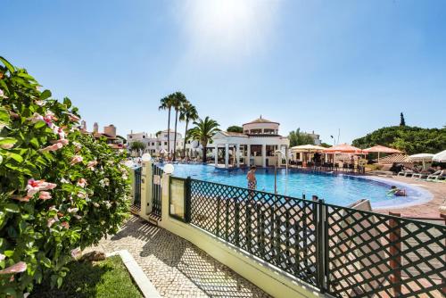 Spacious 3BR Apartment in Vilamoura Old Village with Rooftop BBQ, Pools & Panoramic Views