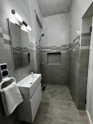 Ванная комната в SIMI home