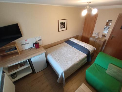 Ένα ή περισσότερα κρεβάτια σε δωμάτιο στο Apartamenty i pokoje u Kryni