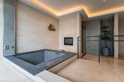 a bathroom with a jacuzzi tub at Aquarius Motel in Taichung